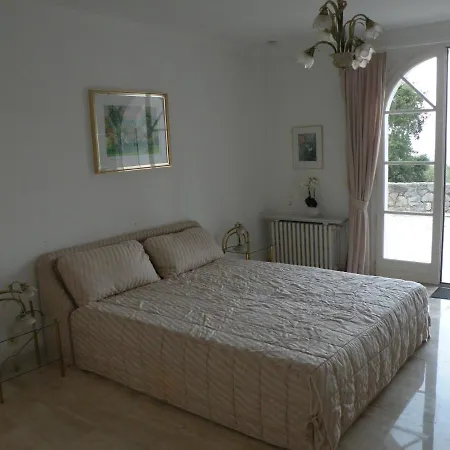 Chambre Luxueuse Avec Immense Piscine Vue Sur La Baie De Cannes Et L Esterel Avec Possibilite De Cabine 3 Personnes Vendégház