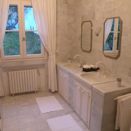Chambre Luxueuse Avec Immense Piscine Vue Sur La Baie De Cannes Et L Esterel Avec Possibilite De Cabine 3 Personnes 3* Fréjus