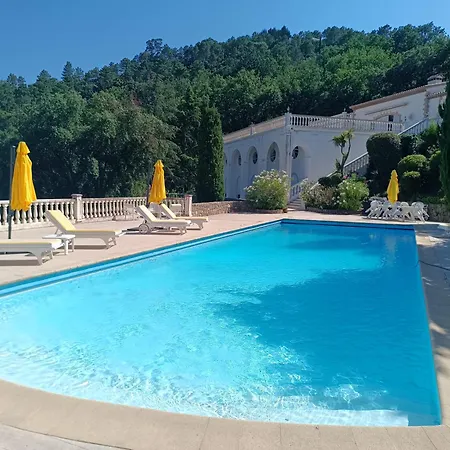 Chambre Luxueuse Avec Immense Piscine Vue Sur La Baie De Cannes Et L Esterel Avec Possibilite De Cabine 3 Personnes 3* Fréjus